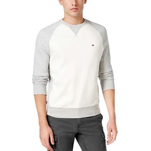 ❌ SOLD ❌ Men’s Tommy Hilfiger Grey Crewneck Sweater